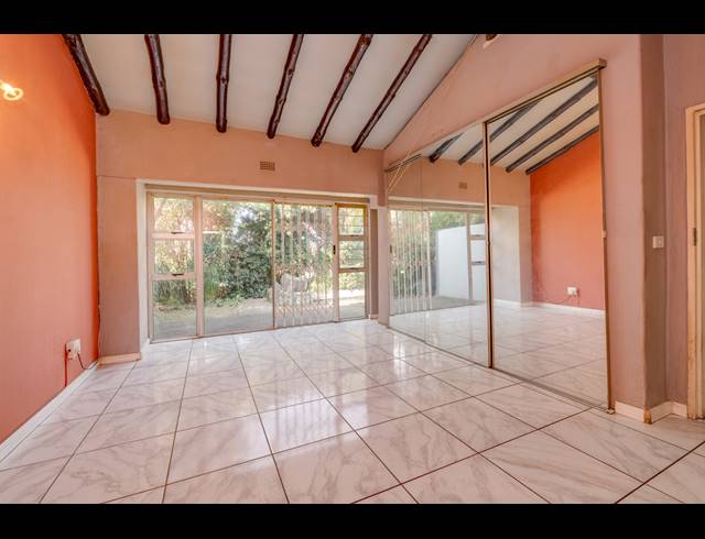 5 BEDROOM HOUSE FOR SALE IN WELTEVREDEN PARK